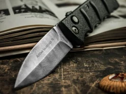 Böker Plus AKS-74 Spearpoint Damast Schwarz