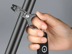 WE Knife PryBar Black & Flight Tag Schwarz Online