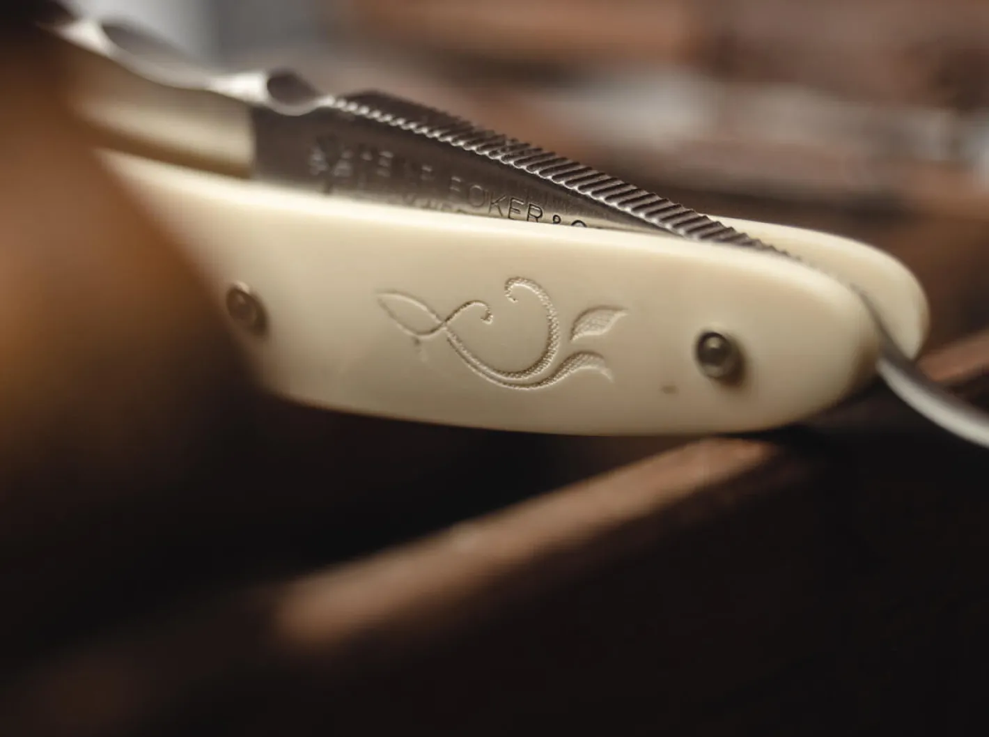 Böker Manufaktur Solingen The Historical Barber Weiß Clearance